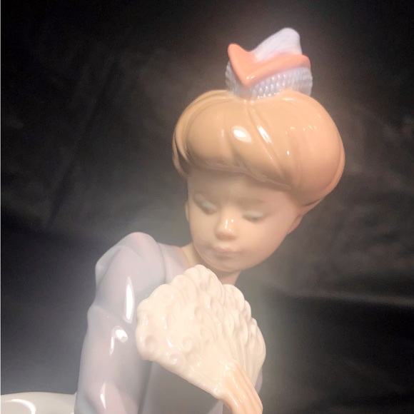 Lladro Lady with fan 8” excellent condition # 6117 vintage - Picture 2 of 11